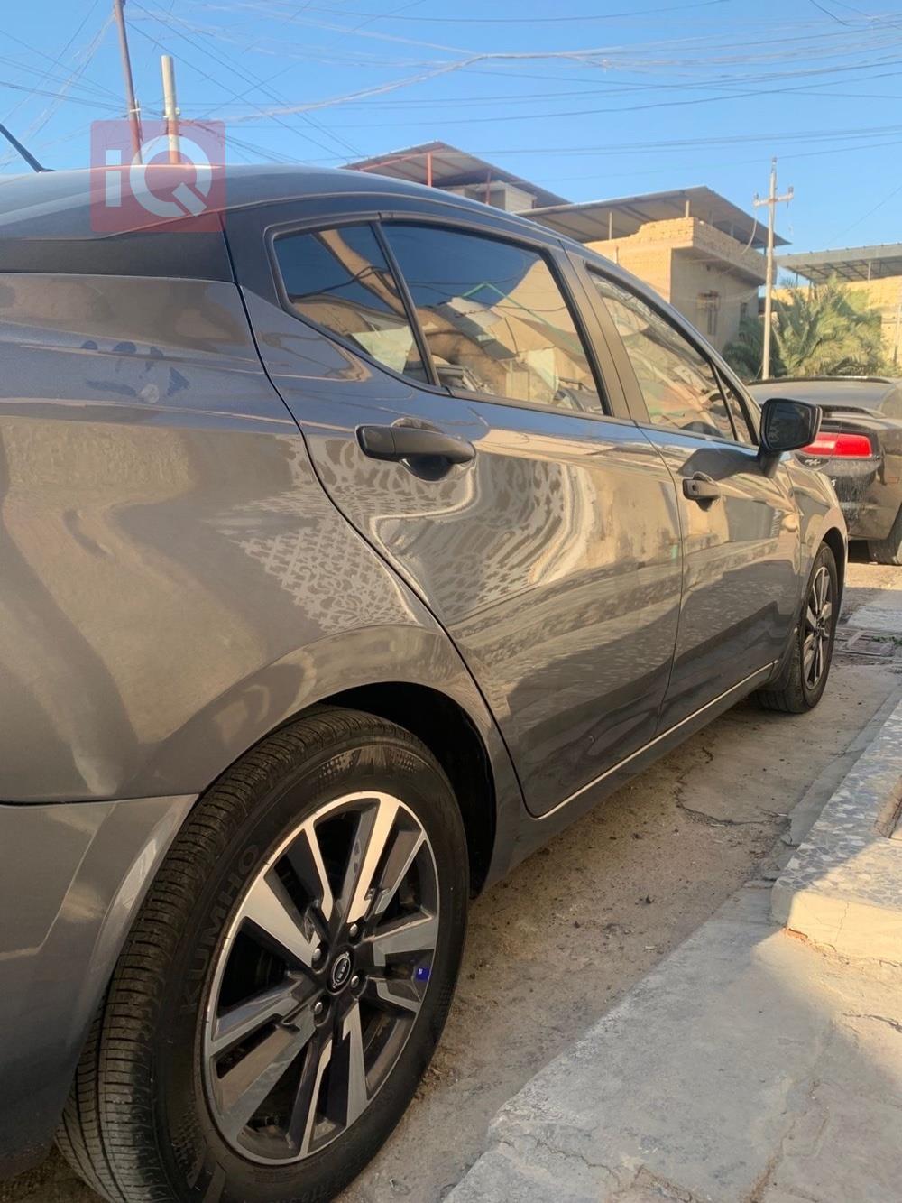 نيسان فيرسا